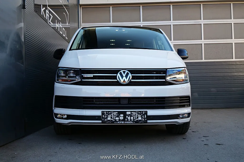 Volkswagen T6 Kombi LR 2,0 TDI 4Motion BMT DSG Image 3