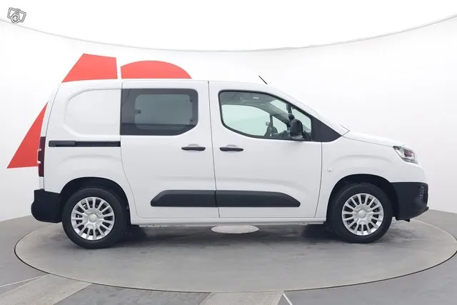 Toyota Proace Active L1 1,5D 130 Automaatti 4ov - Tästä käyttämätön auto heti ajoon Vastaava uusi 44000e. Image 6